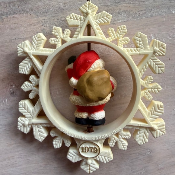 Hallmark 1979 Santa's Here twirl around Snowflake Christmas Ornament Vintage - Picture 2 of 2